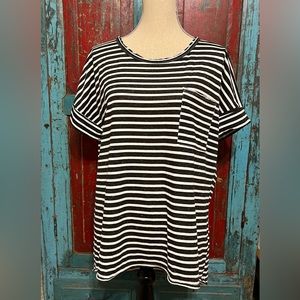 UMgEE Large Black & White Top